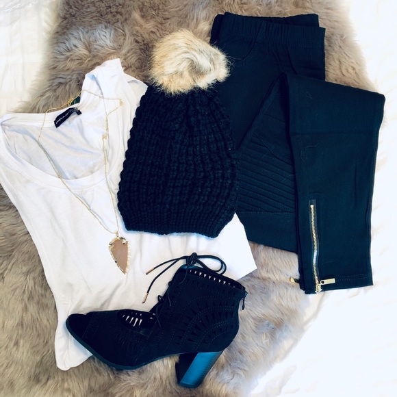 Last One⚡️Black Lace Up Laser Cut Bootie - Picture 3 of 8